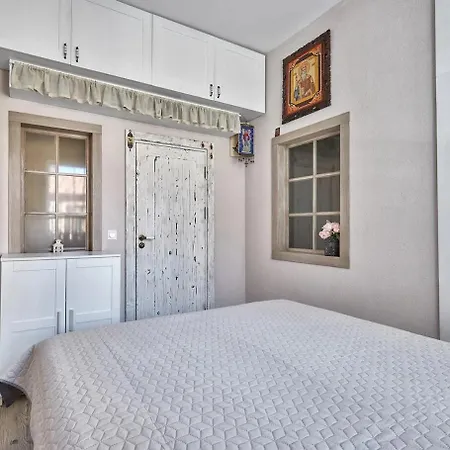 Art Apartment *